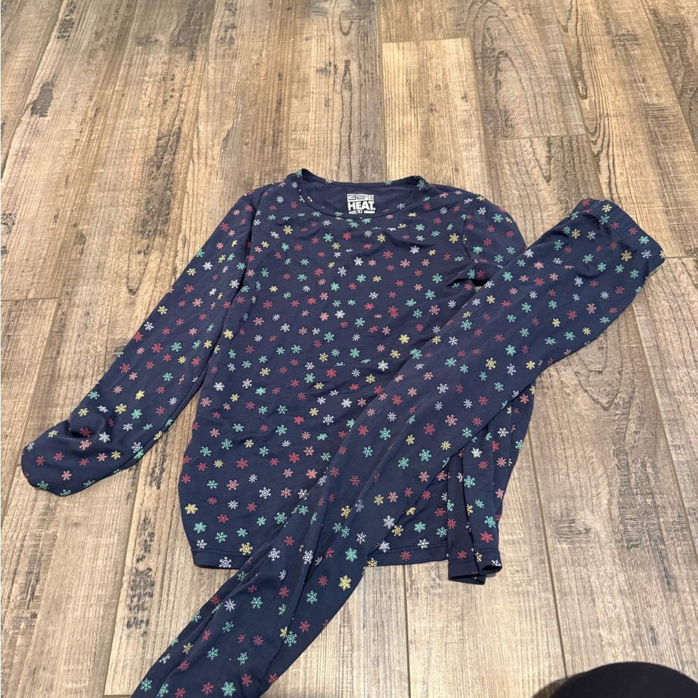 Worn once Navy winter 32 degree heat under Set with Snowflake Print